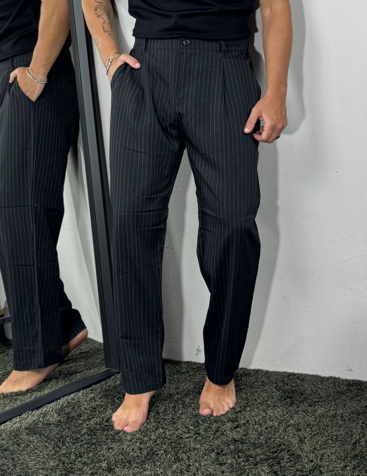 Pantalone gessato nero fondo ampio
